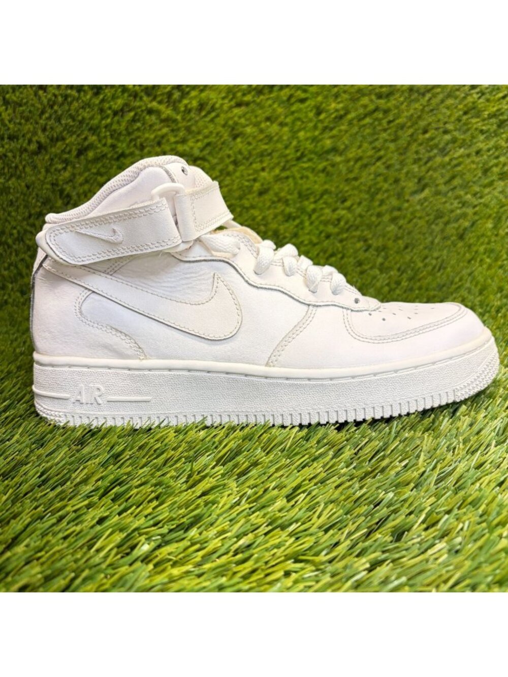 Nike Air Force 1 Mid Boys Size 5.5Y Triple White Athletic Leather Shoes Sneakers